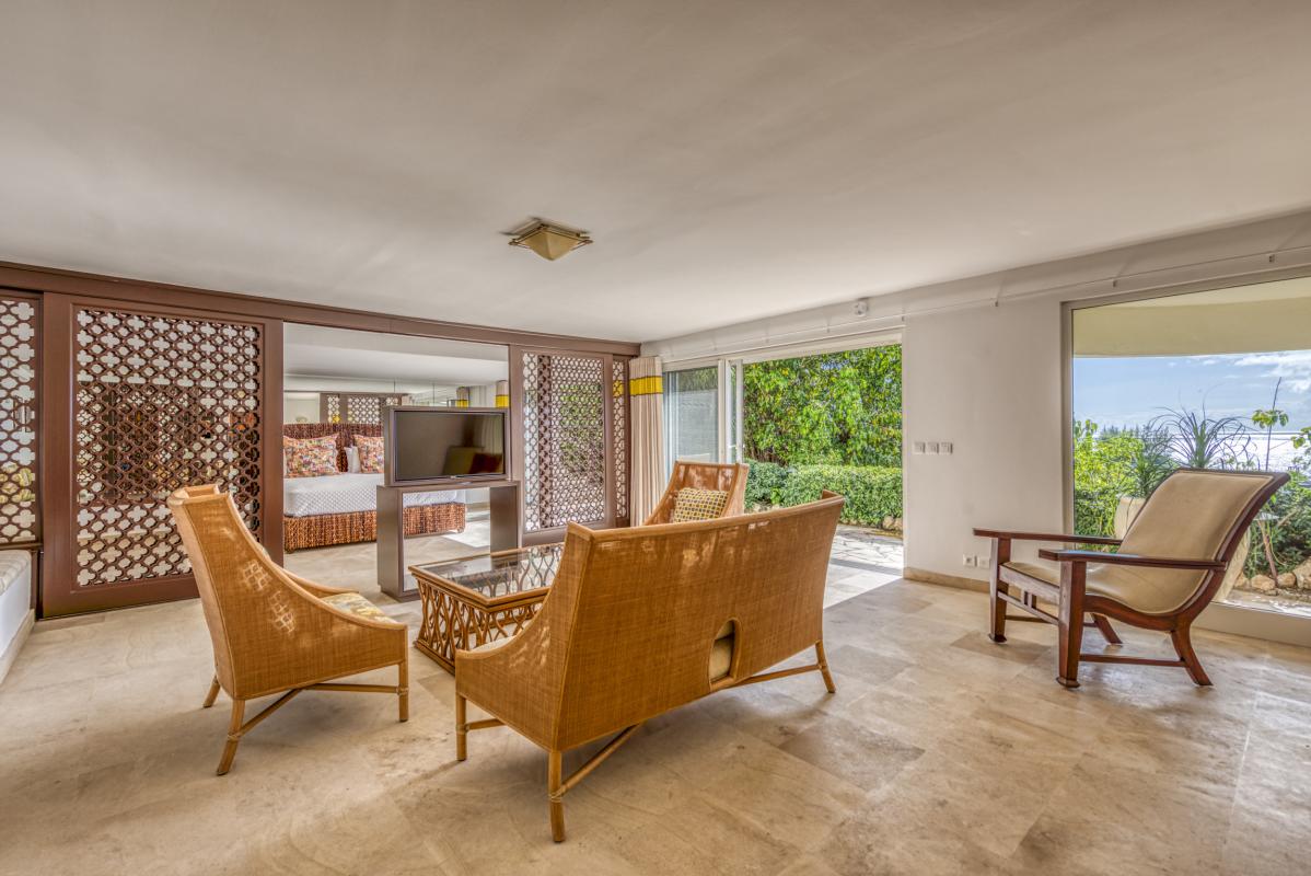 35 Location villa piscine vue mer Terres Basses Saint Martin_salon chambre 5